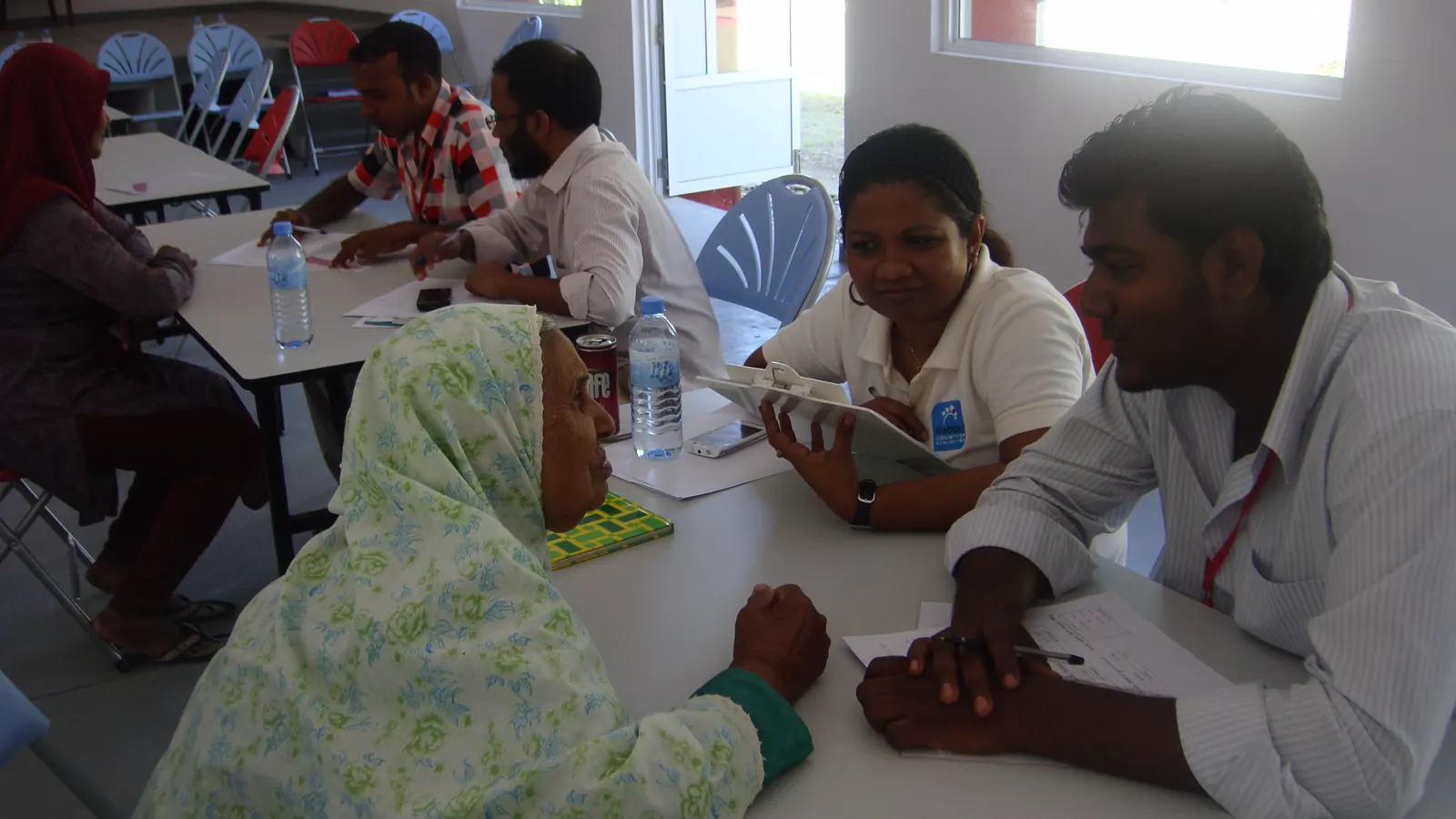 DSM staff speaking with a patient during a diabetes consultation