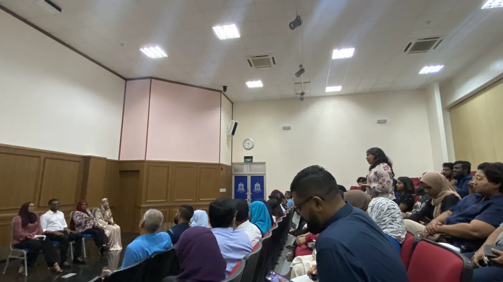 DSM patients and supporters attending a diabetes education session